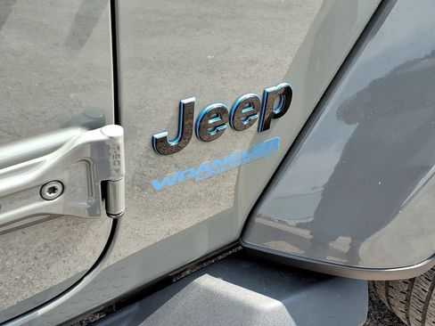 Used 2022 Jeep Wrangler Unlimited Sahara AWD/4WD image 8