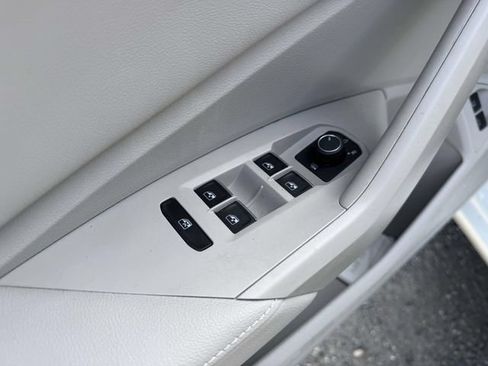 Used 2023 Volkswagen Jetta SE FWD image 18