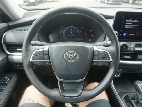 Used 2025 Toyota Grand Highlander FWD image 3