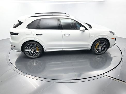 Used 2022 Porsche Cayenne Turbo S image 44