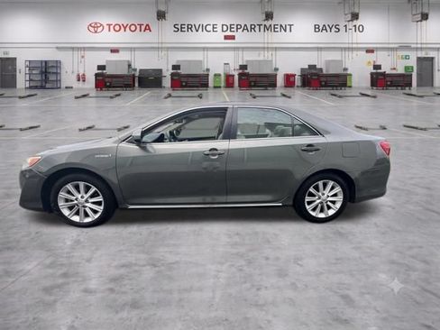 Used 2014 Toyota Camry XLE w/ Leather Package FWD image 5