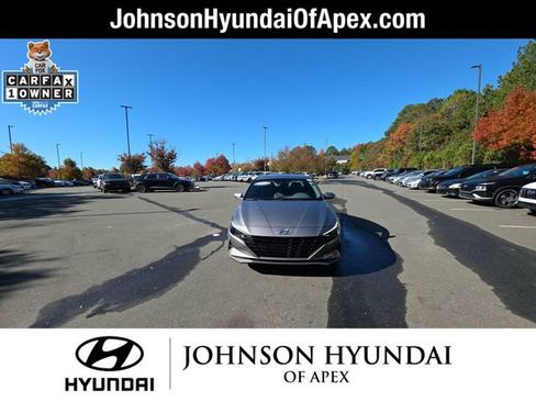 Certified 2023 Hyundai Elantra SE image 11