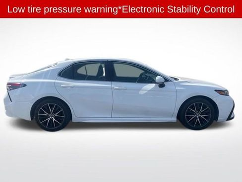 Used 2022 Toyota Camry SE image 4