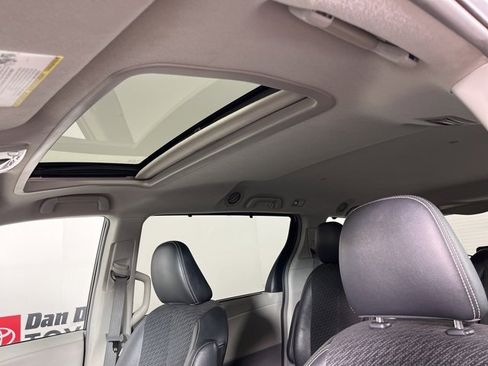 Used 2013 Toyota Sienna SE image 5