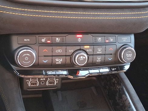 Used 2023 Dodge Durango R/T w/ Hemi Orange Plus Package image 17