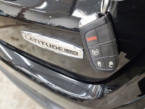 Used 2023 Jeep Compass Latitude AWD/4WD image 38