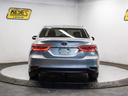 Used 2022 Toyota Camry XLE FWD image 3