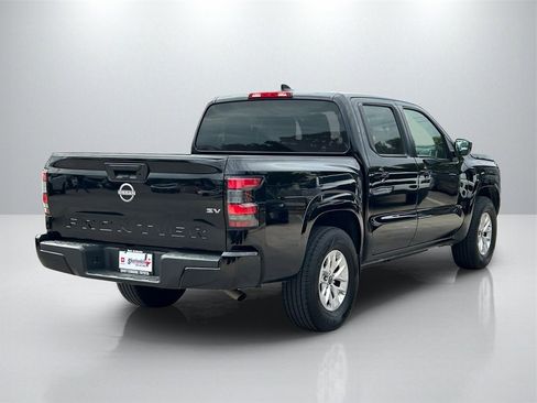 Used 2024 Nissan Frontier SV image 5
