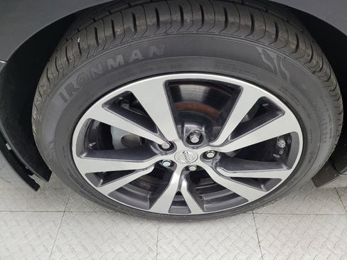 Used 2017 Nissan Maxima Platinum image 31