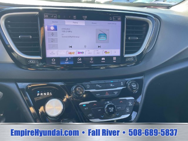 Used 2025 Chrysler Pacifica Select FWD image 23
