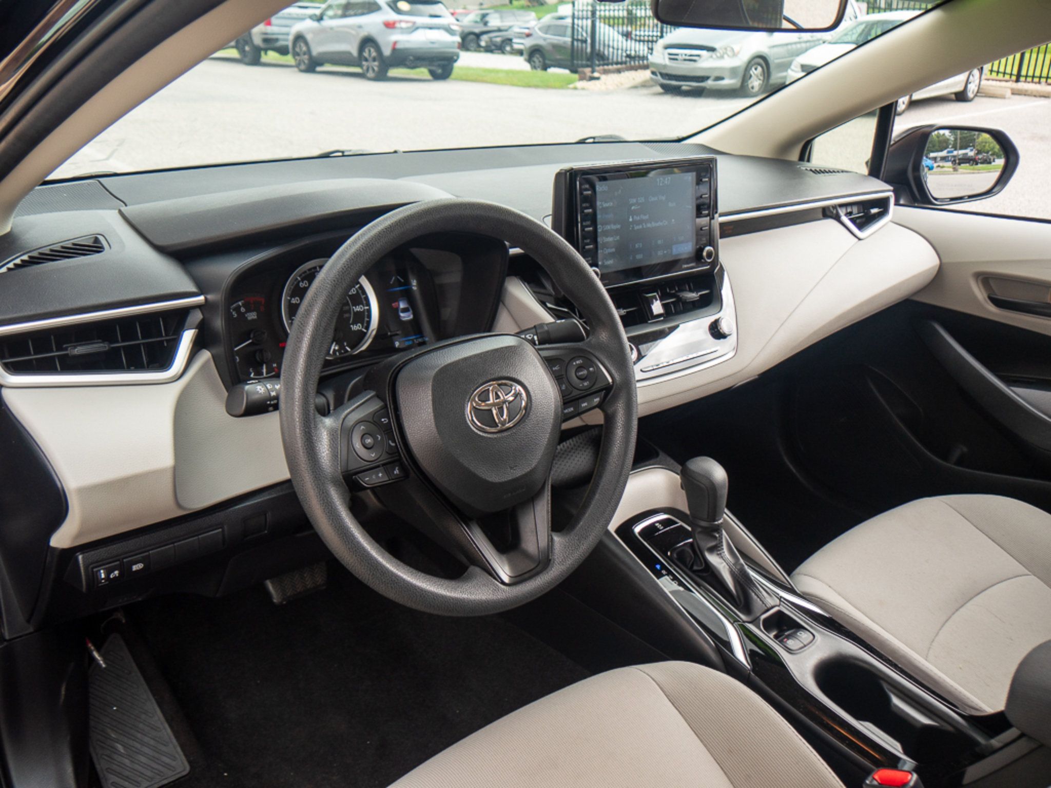 Used 2022 Toyota Corolla LE FWD image 12