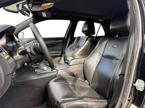 Used 2022 Chrysler 300 S w/ Comfort Group image 9