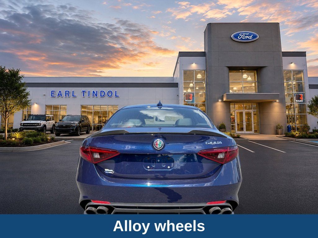 Used 2017 Alfa Romeo Giulia Quadrifoglio RWD image 6