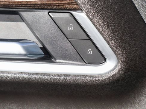 Used 2025 Chevrolet Silverado 3500 LT w/ Convenience Package image 17