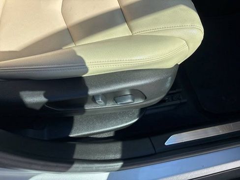 Used 2019 Cadillac XT5 FWD image 38