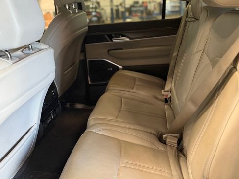 Used 2023 Jeep Wagoneer L Series III image 6