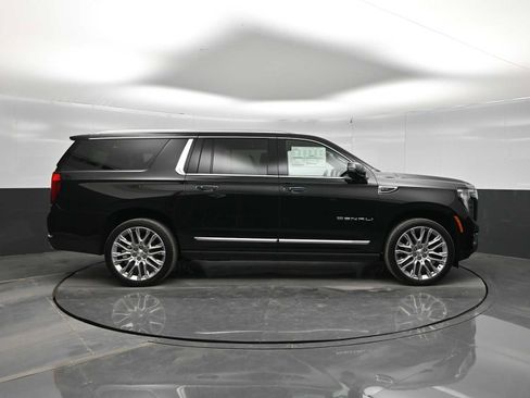 New 2026 GMC Yukon XL Denali w/ Denali Reserve Package AWD/4WD image 9