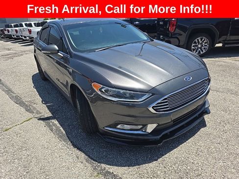 Used 2017 Ford Fusion SE FWD image 1