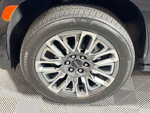 Used 2023 GMC Yukon XL Denali Ultimate AWD/4WD image 28