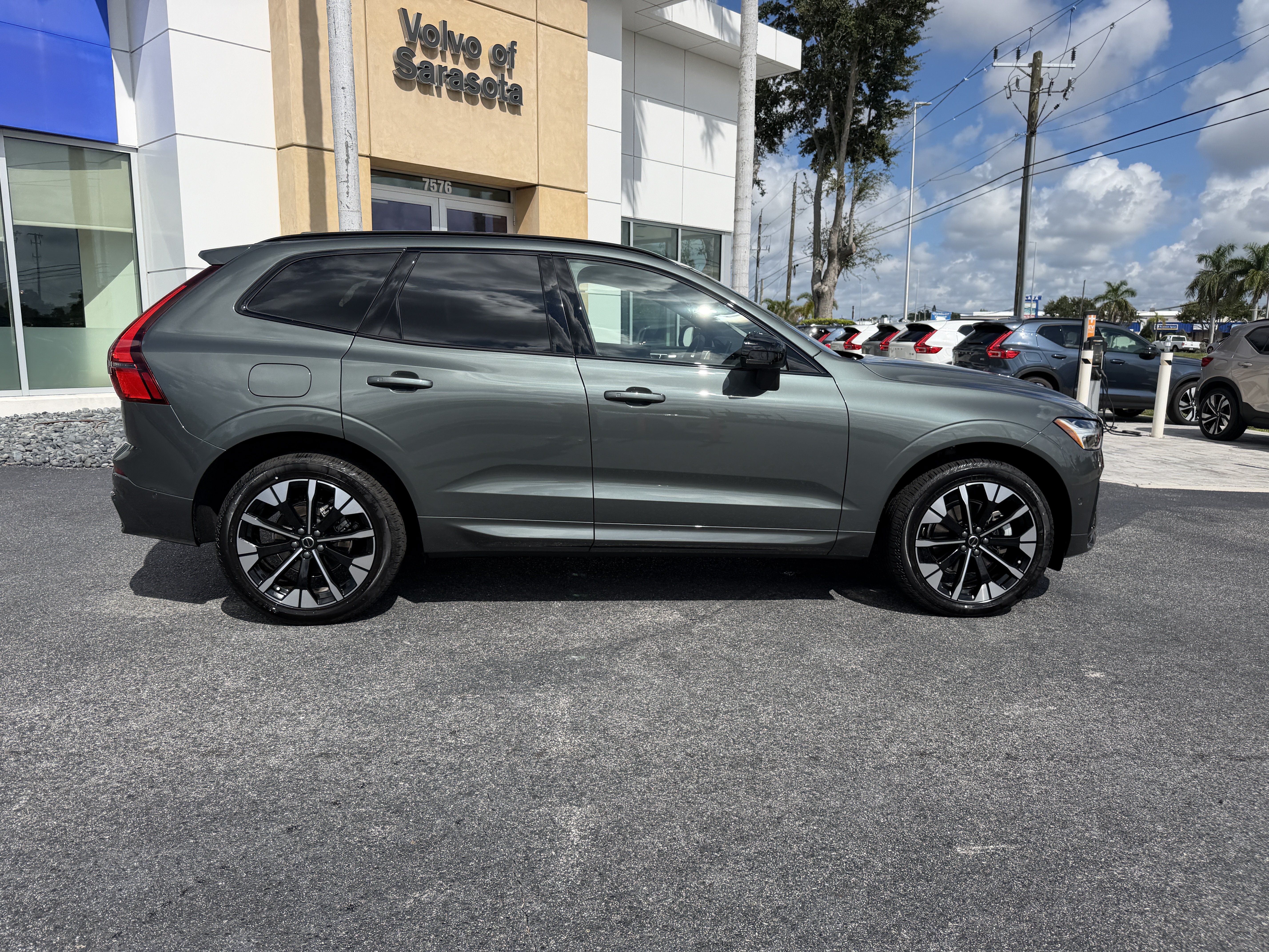 New 2027 Volvo XC60 B5 Plus AWD/4WD image 2
