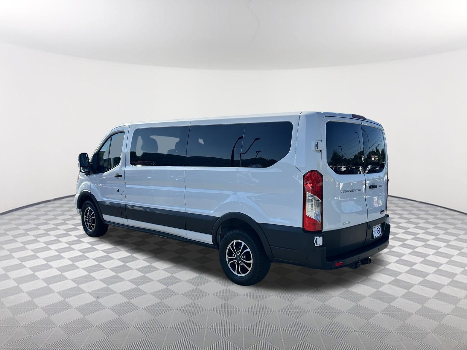 Used 2022 Ford Transit 350 XLT RWD image 7
