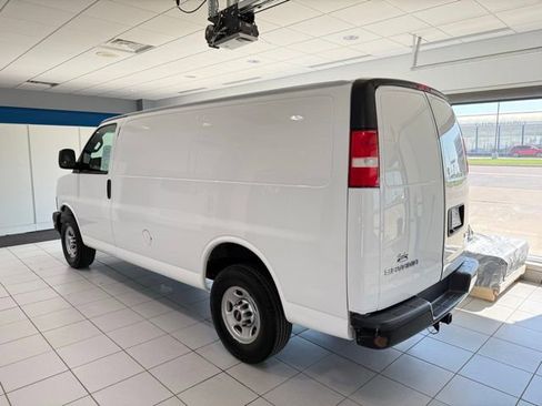 Used 2020 GMC Savana 2500 image 3