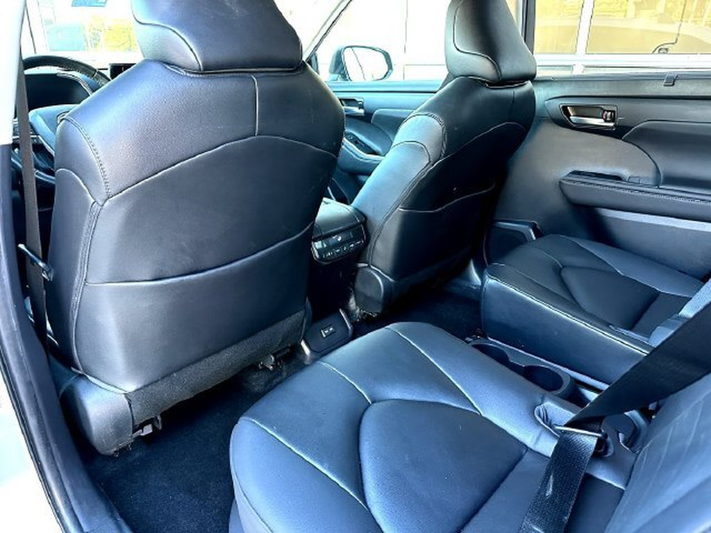 Used 2023 Toyota Highlander XLE FWD image 20