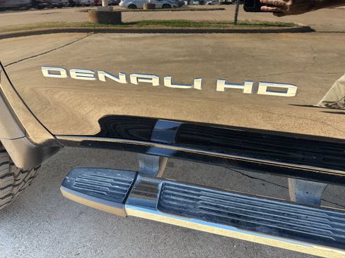 Used 2021 GMC Sierra 2500 Denali w/ Denali Ultimate Package image 13