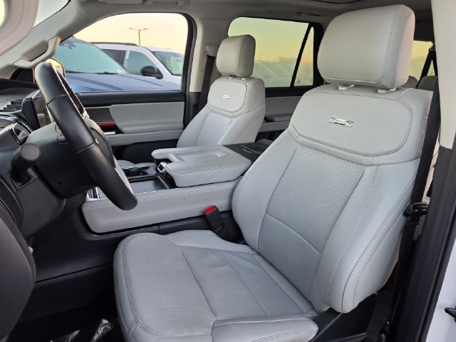 Used 2025 Ford Expedition Max Platinum w/ Driver's Package AWD/4WD image 14