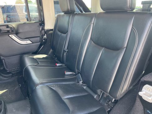 Used 2013 Jeep Wrangler Unlimited Rubicon w/ Dual Top Group AWD/4WD image 21