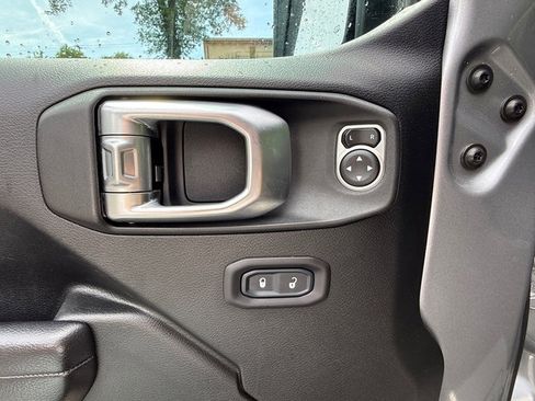 Used 2018 Jeep Wrangler Unlimited Sport S AWD/4WD image 12