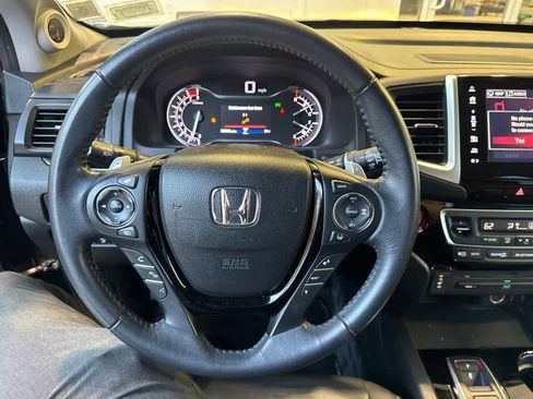 Used 2017 Honda Pilot Touring image 11