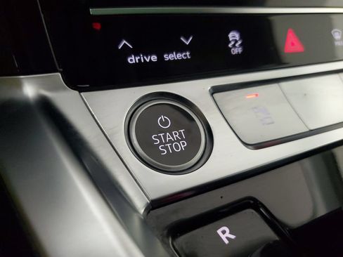 Used 2024 Audi Q8 e-tron Premium Plus w/ Premium Plus Package AWD/4WD image 32