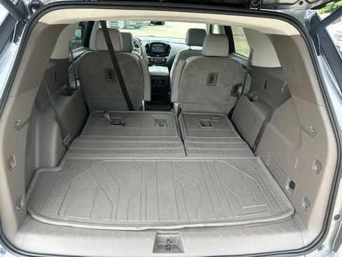 Used 2019 Chevrolet Traverse Premier w/ Driver Confidence II Package FWD image 18