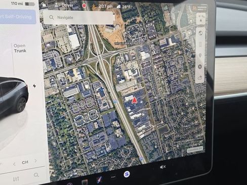 Used 2025 Tesla Model Y Long Range image 3