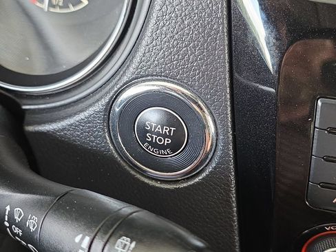 Used 2019 Nissan Rogue SV FWD image 16
