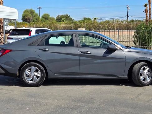 Used 2026 Hyundai Elantra SE FWD image 24