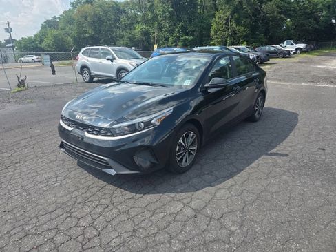 Used 2024 Kia Forte LXS w/ LXS Technology Package FWD image 3