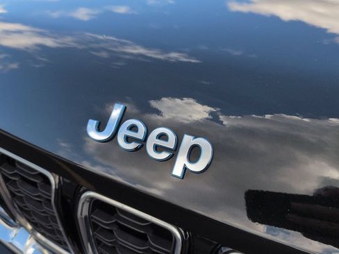 Used 2023 Jeep Grand Cherokee 4WD 4xe image 32