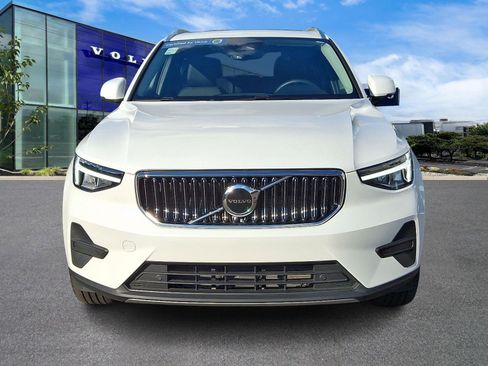 Certified 2024 Volvo XC40 B5 Core image 2