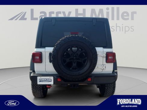 Used 2022 Jeep Wrangler Unlimited Rubicon w/ LED Lighting Group AWD/4WD image 4