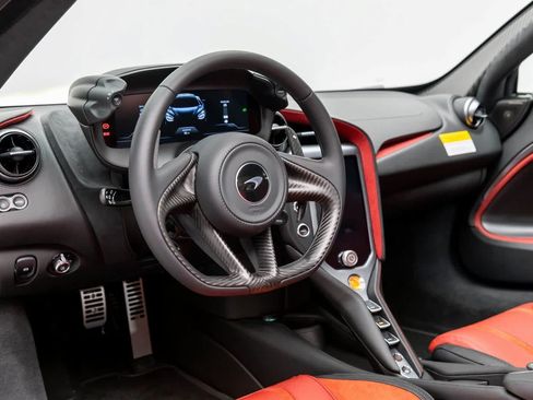 New 2026 McLaren 750S RWD image 2