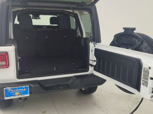 Used 2025 Jeep Wrangler Sport S image 34