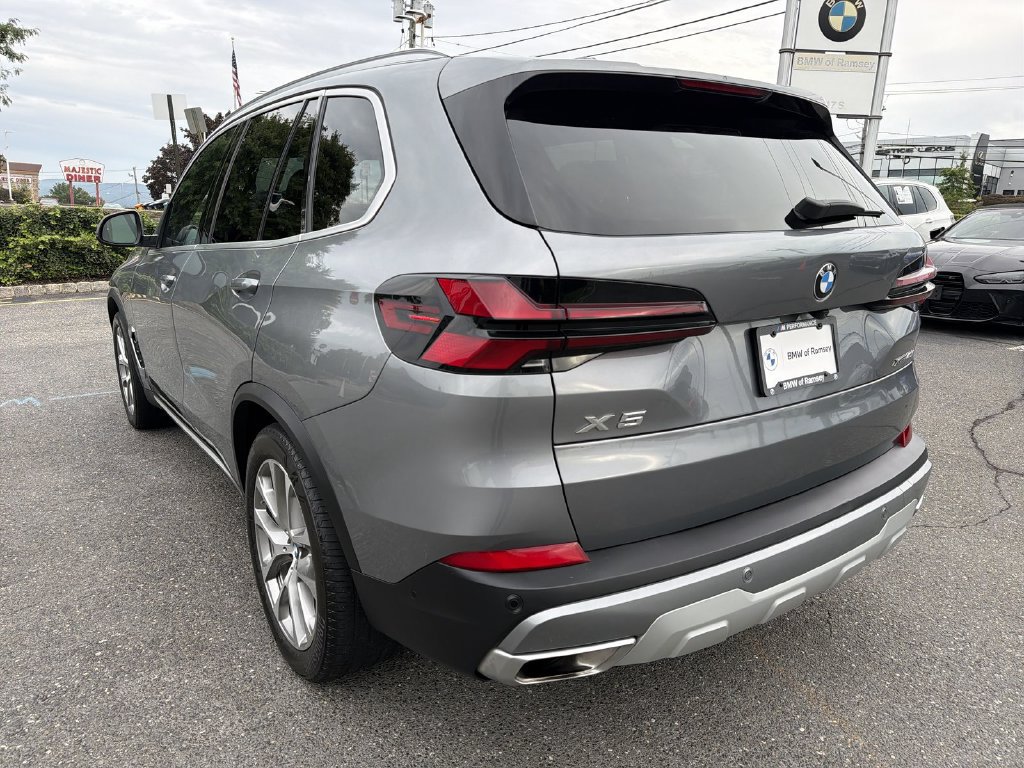 Used 2024 BMW X5 xDrive40i w/ Premium Package AWD/4WD image 12