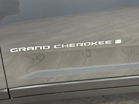 Used 2023 Jeep Grand Cherokee L Limited image 37