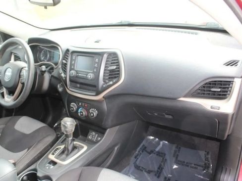 Used 2014 Jeep Cherokee Sport FWD image 29