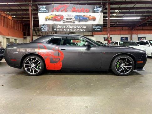 Used 2018 Dodge Challenger R/T Scat Pack w/ Leather Interior Group RWD image 8