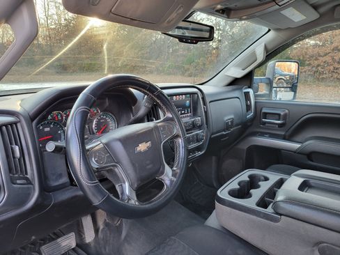 Used 2017 Chevrolet Silverado 3500 LT w/ LT Convenience Package image 13