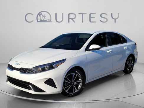 Used 2023 Kia Forte LXS w/ LXS Technology Package FWD image 1
