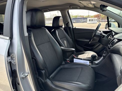 Used 2020 Chevrolet Trax LT w/ LT Convenience Package FWD image 26